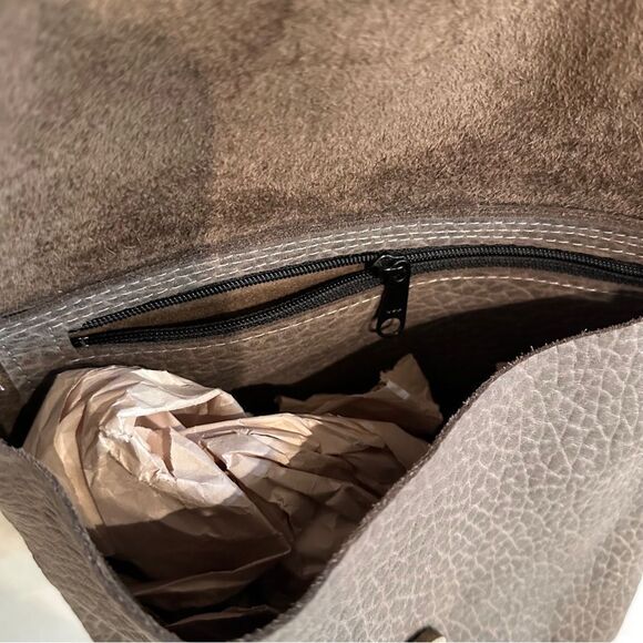 Jess Conti | handmade pebbled leather soft stone flap bag crossbody - Picture 9 of 16